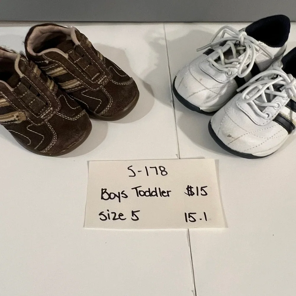 Toddler boy size 5 shoes (s-178)